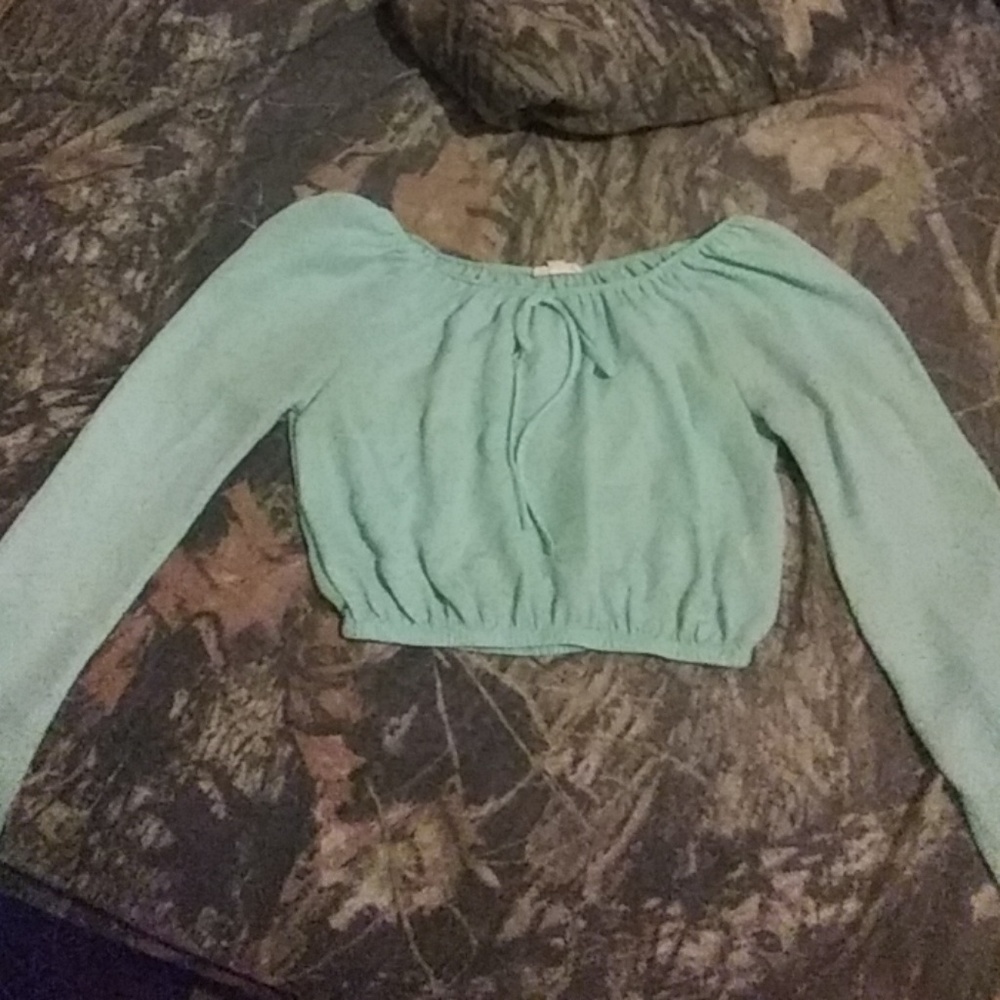 Long sleeve crop top